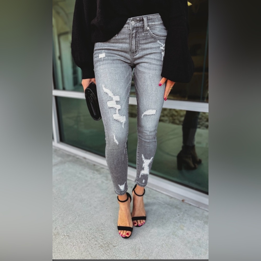 NWT Kancans Size 9 Lyla Gray Skinny Jeans
